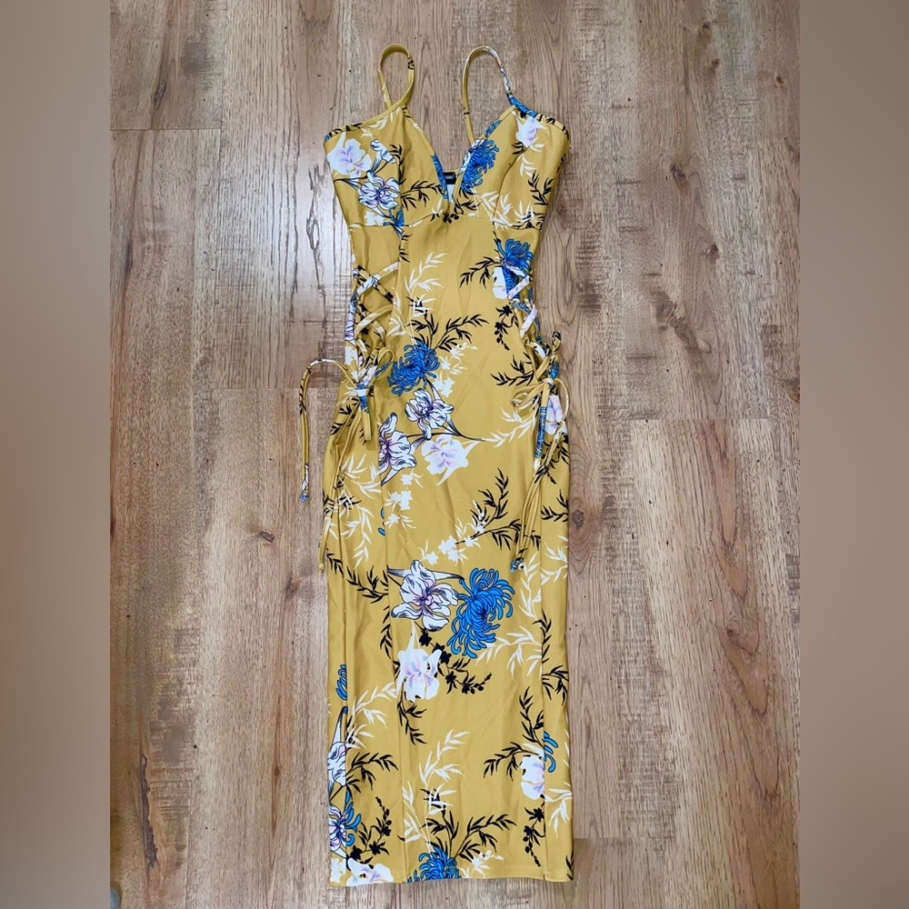 PrettyLittleThings Yellow Floral Maxi Dress